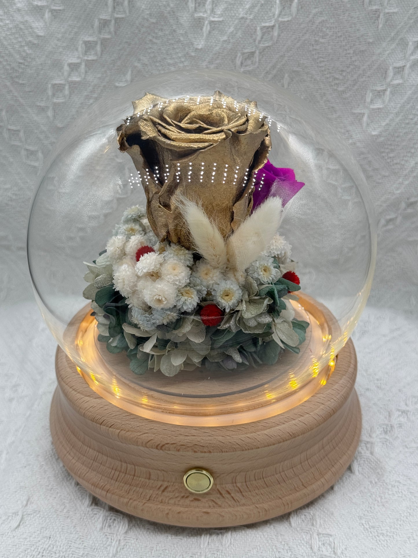 Bluetooth Speaker: Gold petals, timeless beauty